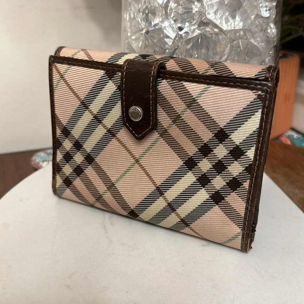 Burberry Bifold wallet Nice clean - Picture 4 of 13